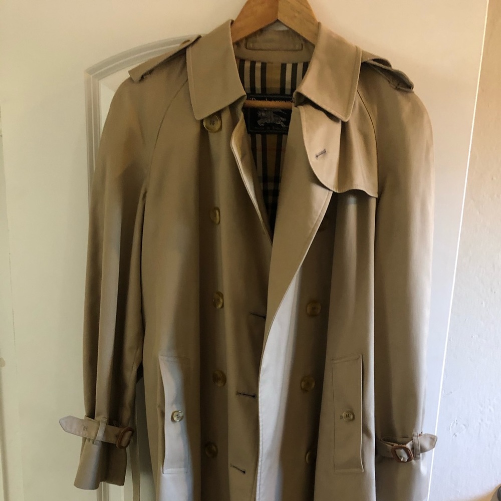 Authentic Women’s Burberry Trench coat size 8.